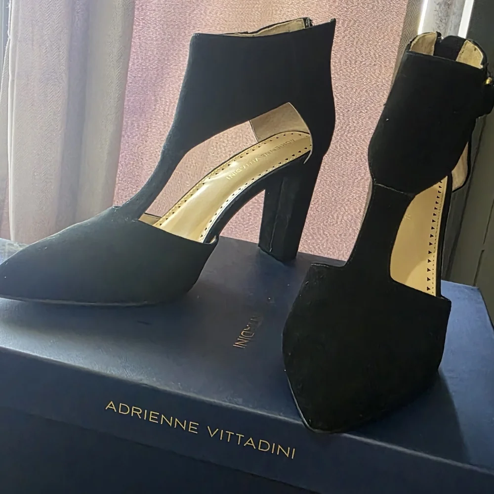 Adrienne Vittadini Black Ankle Boots 7½ - Picture 2 of 7